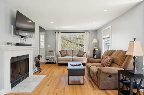 112 Winterwood Drive Londonderry NH 03053