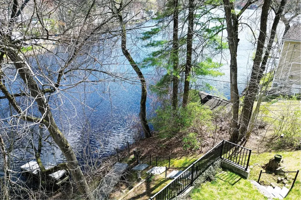 19 Waterfront Way Salem NH 03079