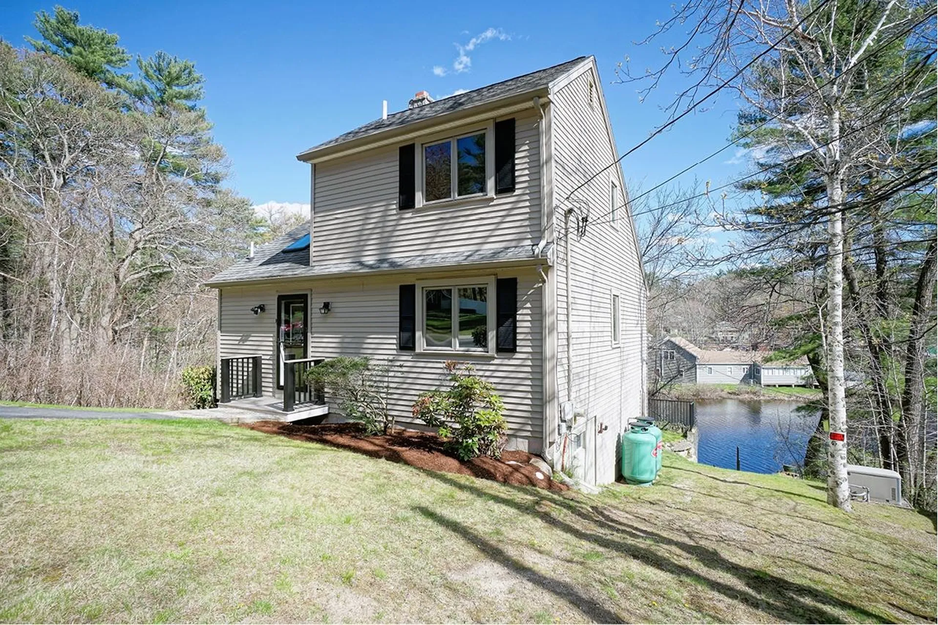 19 Waterfront Way Salem NH 03079