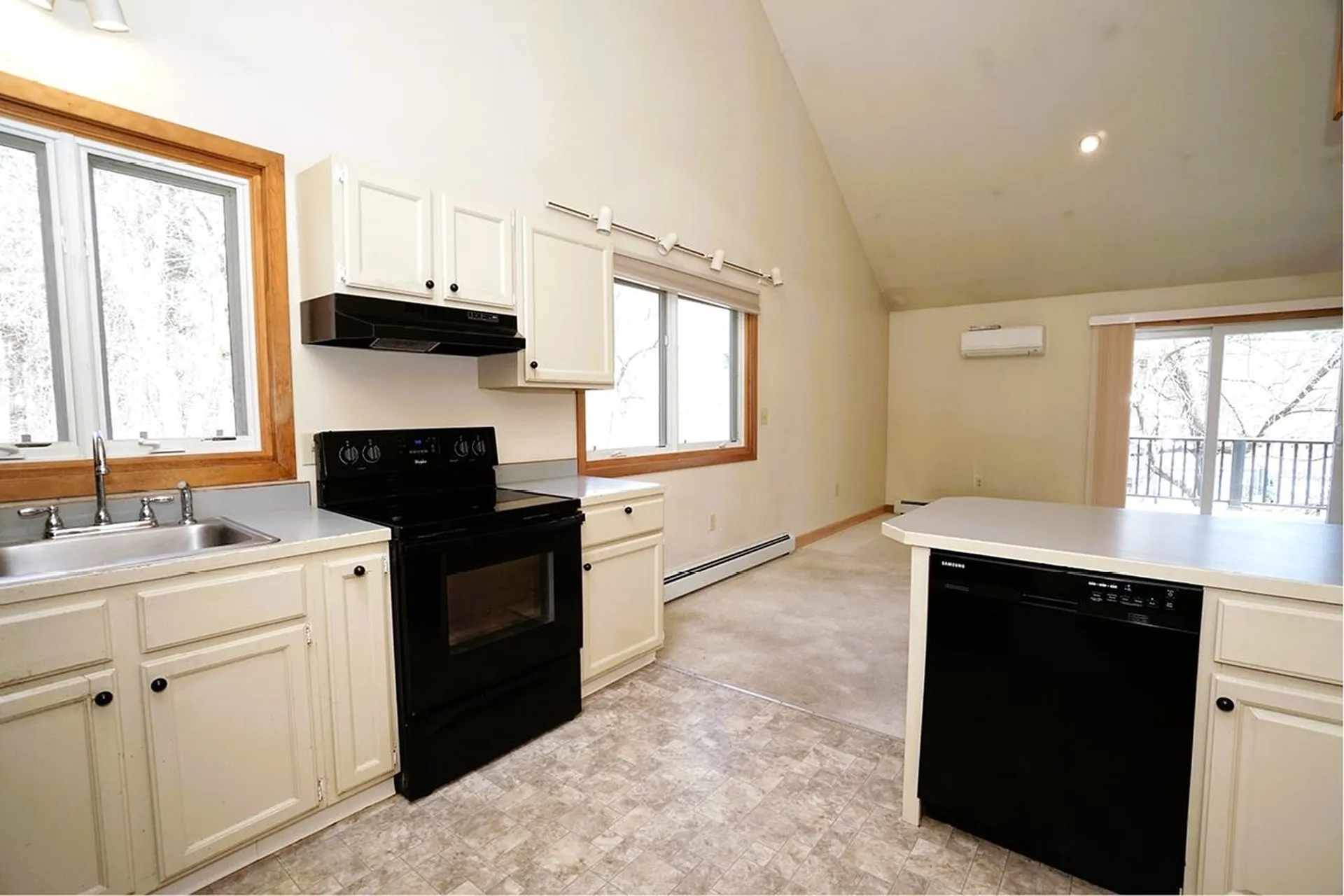 19 Waterfront Way Salem NH 03079