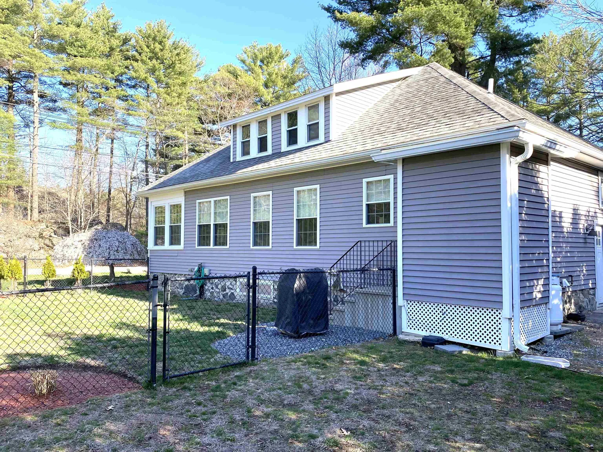 37 Lawrence Road Salem NH 03079