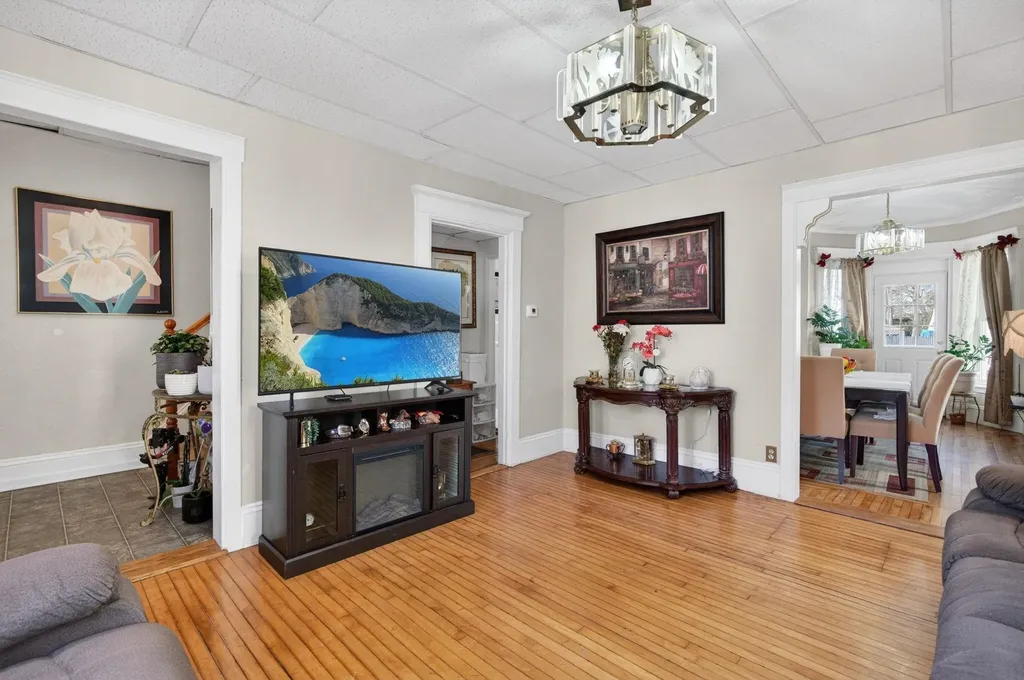 17 Academy Street Rochester NH 03867