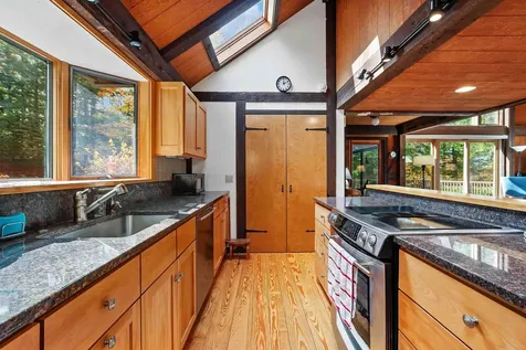 109 South Cove Road New London NH 03257