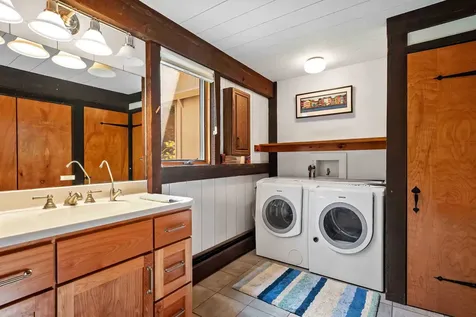 109 South Cove Road New London NH 03257