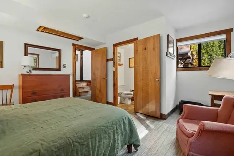 109 South Cove Road New London NH 03257
