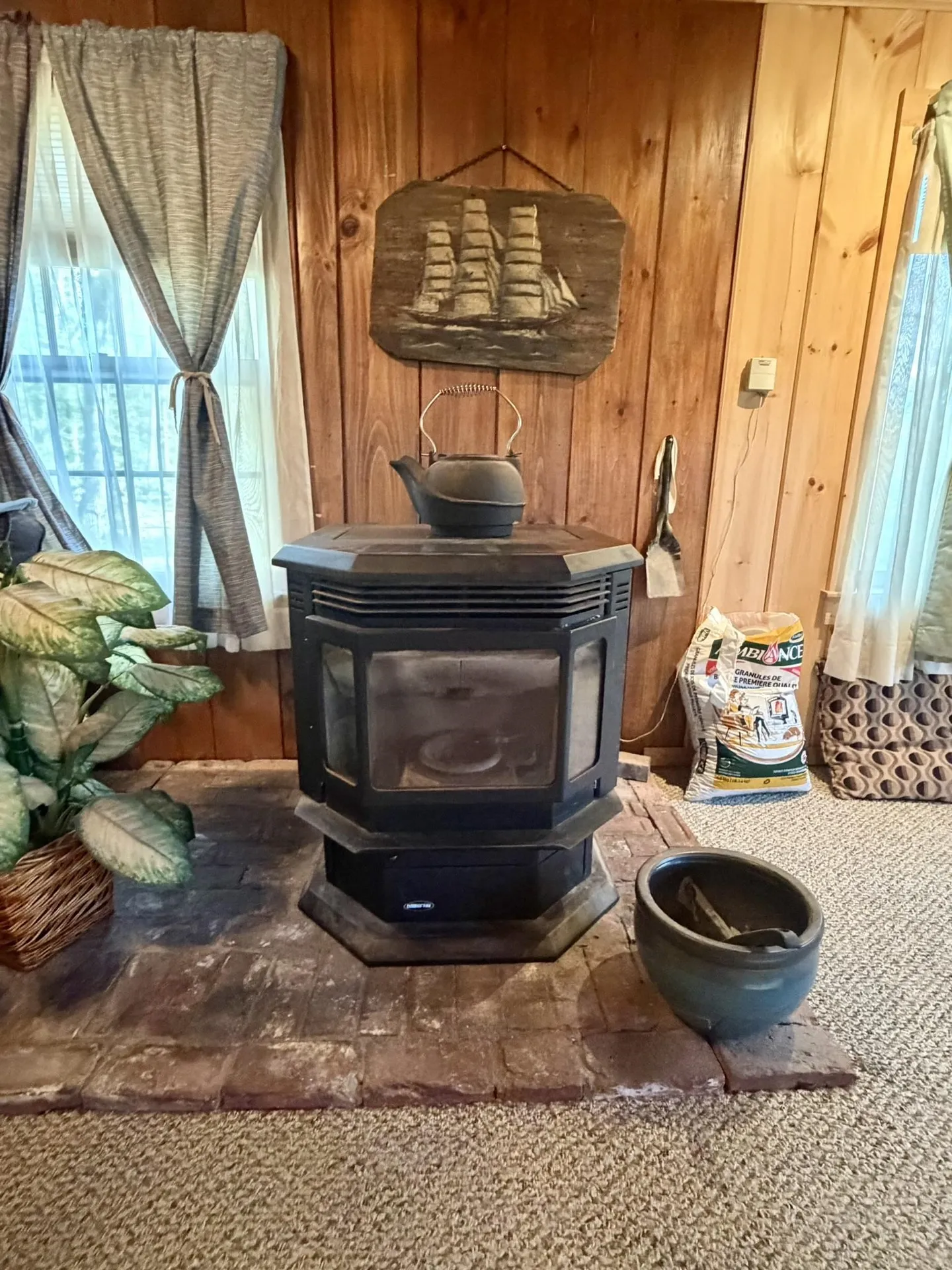 25 S Mayhew Road Hebron NH 03241