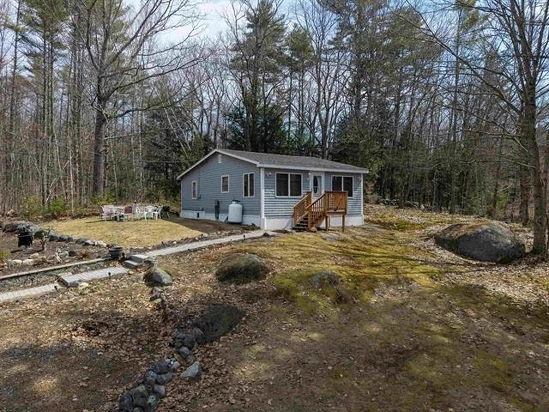 25 S Mayhew Road Hebron NH 03241