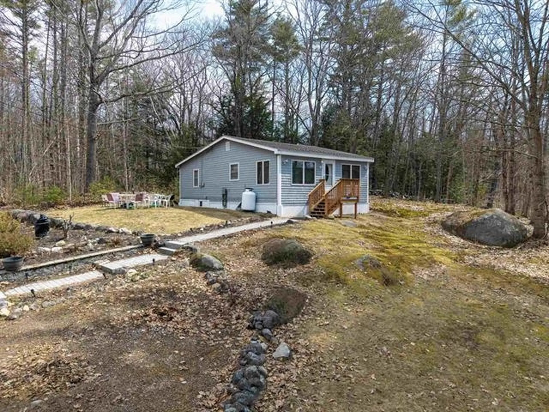 25 S Mayhew Road Hebron NH 03241