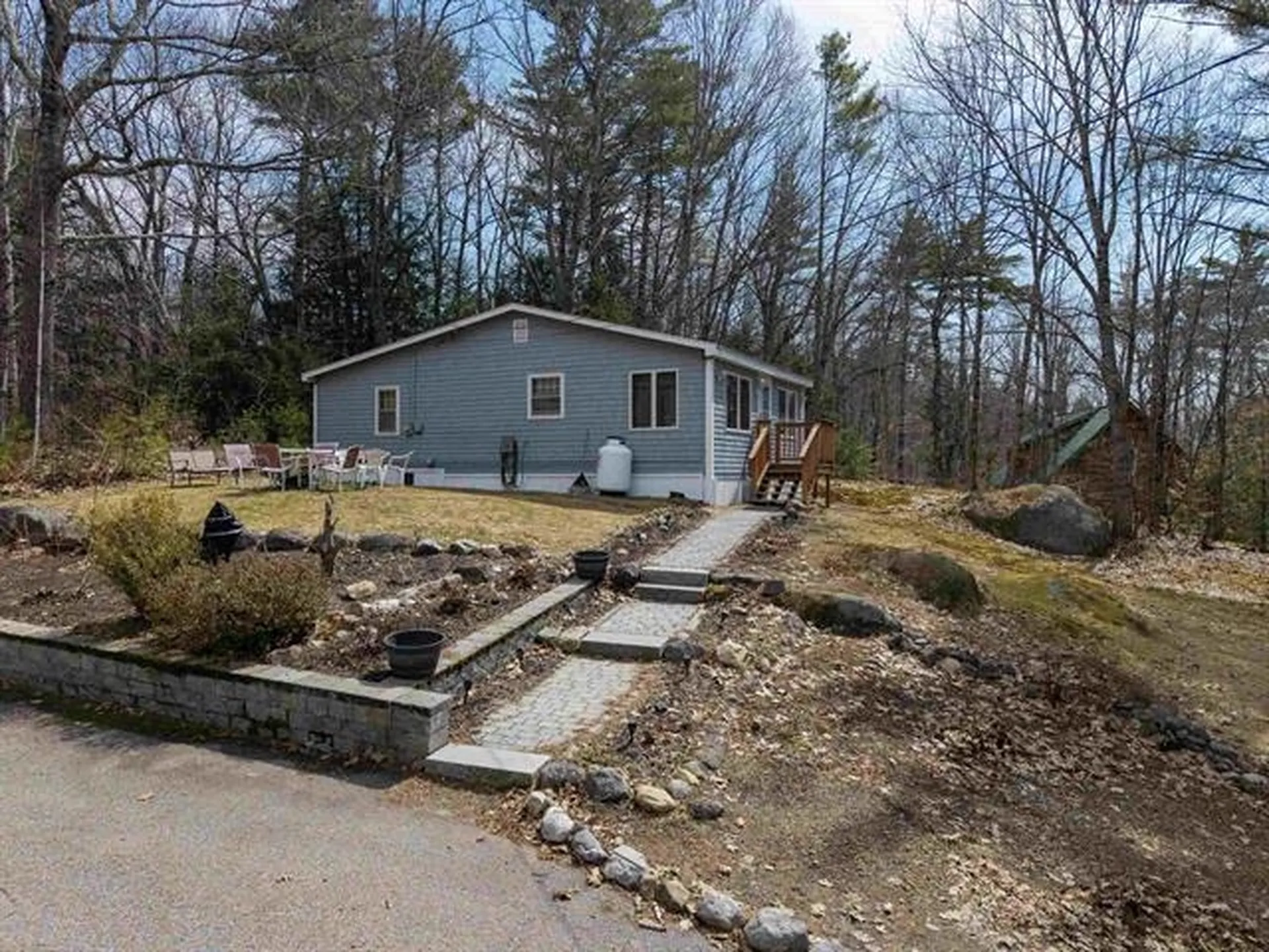 25 S Mayhew Road Hebron NH 03241
