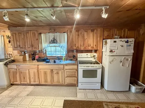 25 S Mayhew Road Hebron NH 03241