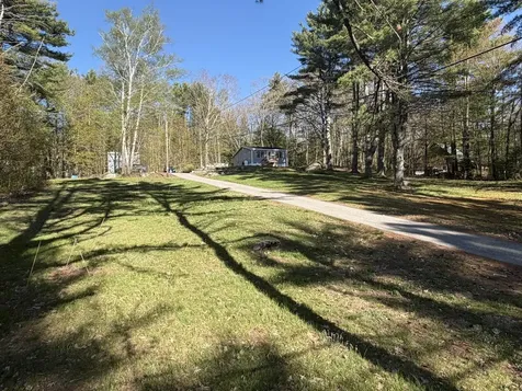 25 S Mayhew Road Hebron NH 03241
