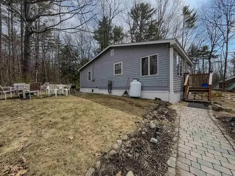 25 S Mayhew Road Hebron NH 03241