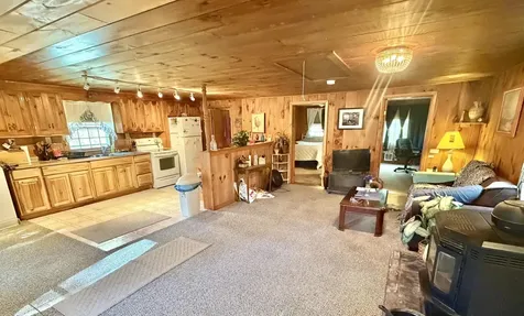 25 S Mayhew Road Hebron NH 03241