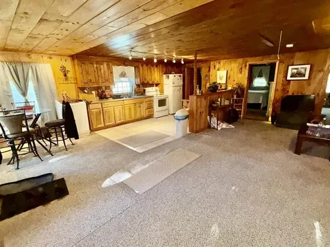 25 S Mayhew Road Hebron NH 03241