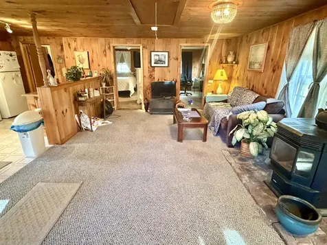 25 S Mayhew Road Hebron NH 03241