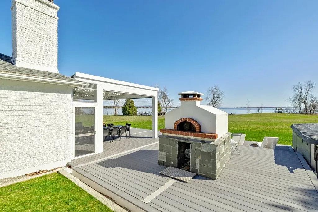 431 Mcgregor Point Alburgh VT 05440