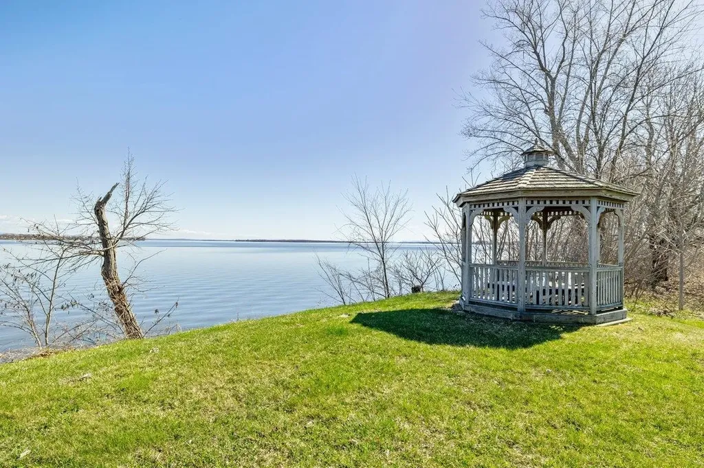431 Mcgregor Point Alburgh VT 05440