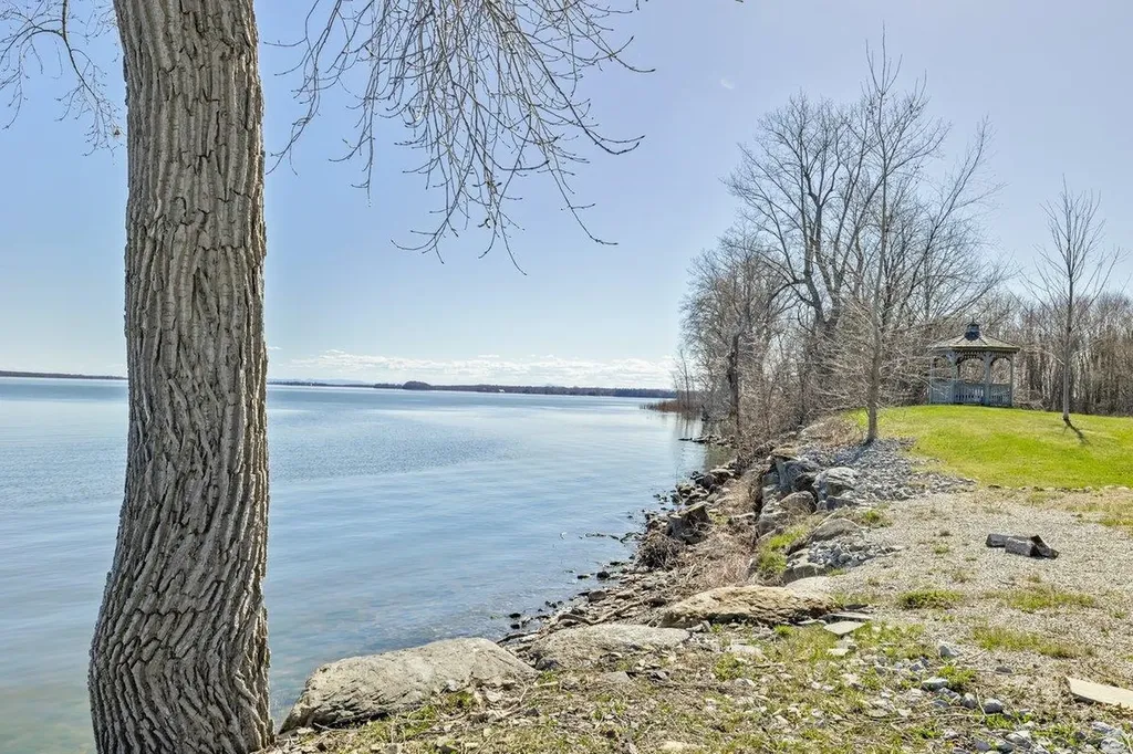 431 Mcgregor Point Alburgh VT 05440