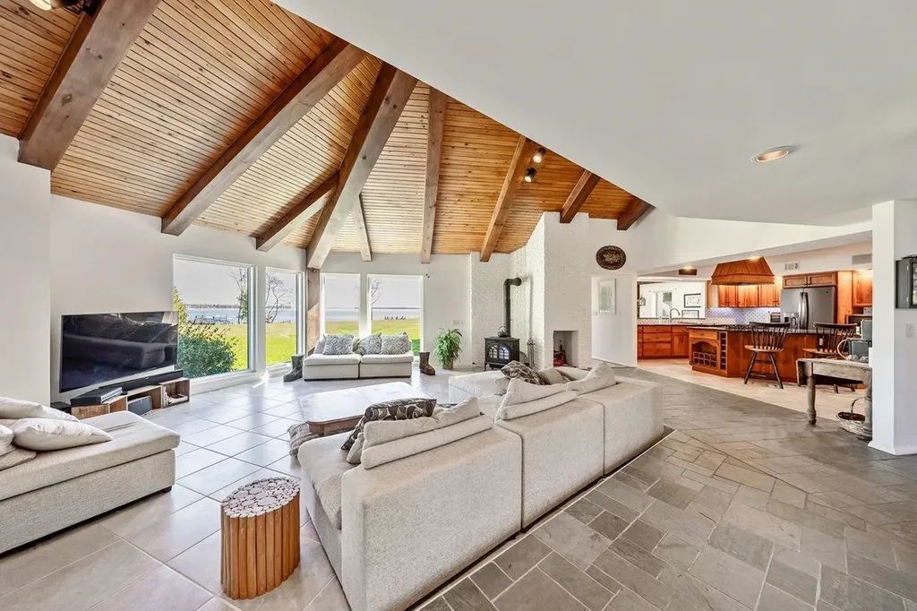 431 Mcgregor Point Alburgh VT 05440