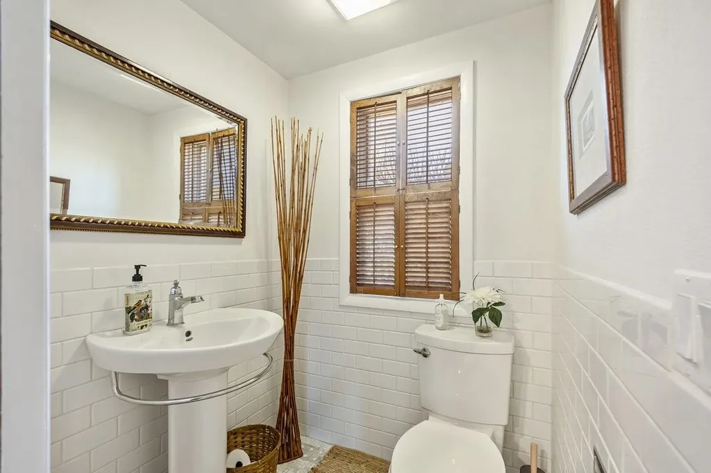431 Mcgregor Point Alburgh VT 05440