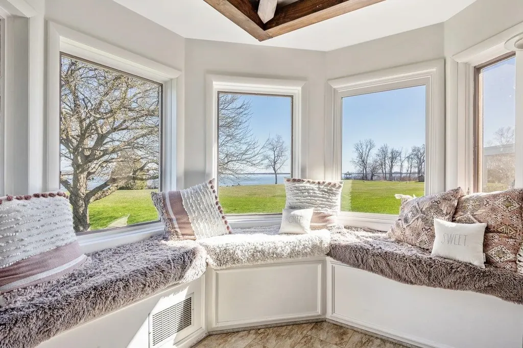 431 Mcgregor Point Alburgh VT 05440