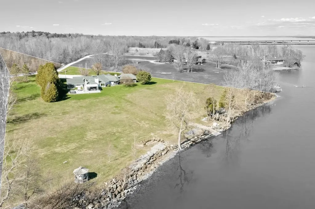 431 Mcgregor Point Alburgh VT 05440