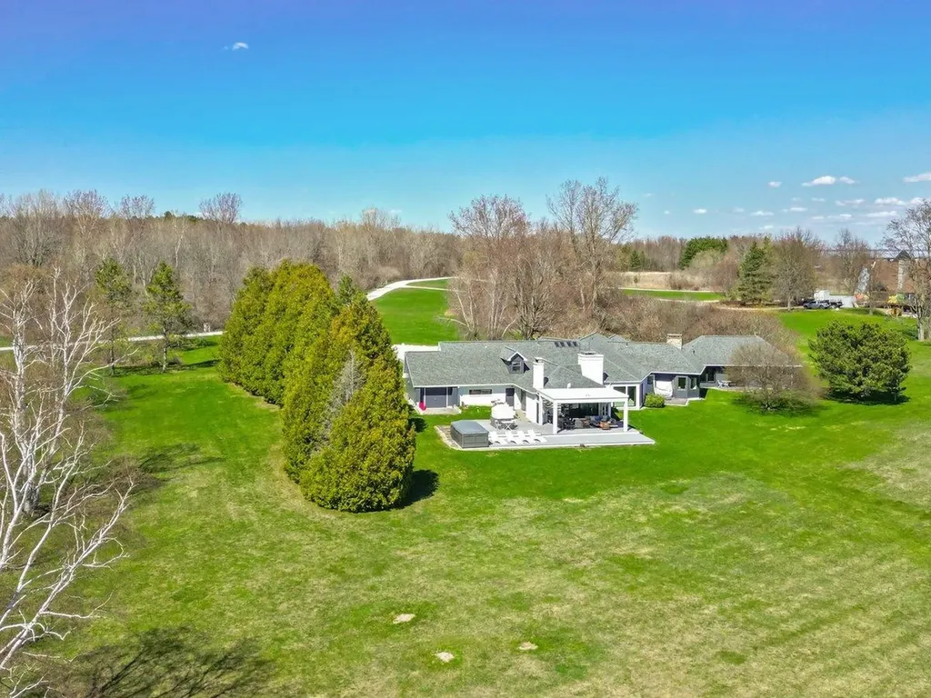 431 Mcgregor Point Alburgh VT 05440