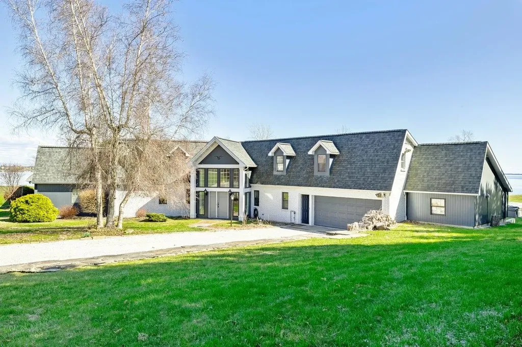 431 Mcgregor Point Alburgh VT 05440