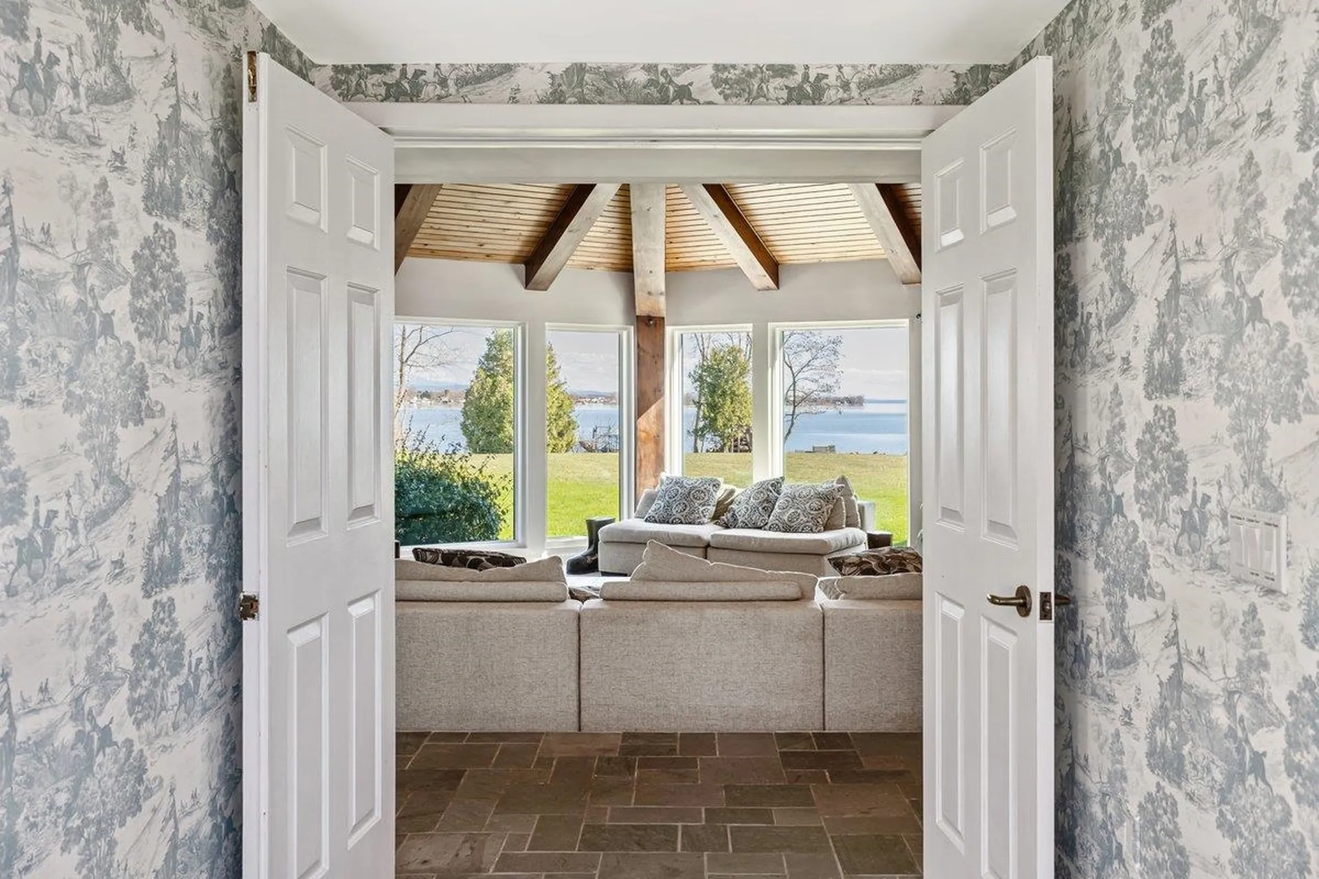 431 Mcgregor Point Alburgh VT 05440