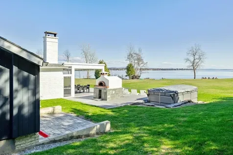 431 Mcgregor Point Alburgh VT 05440
