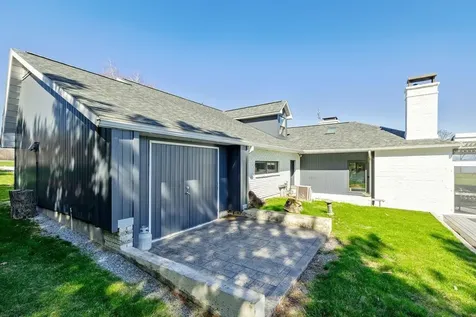 431 Mcgregor Point Alburgh VT 05440