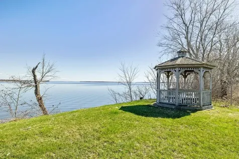 431 Mcgregor Point Alburgh VT 05440