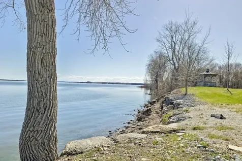 431 Mcgregor Point Alburgh VT 05440