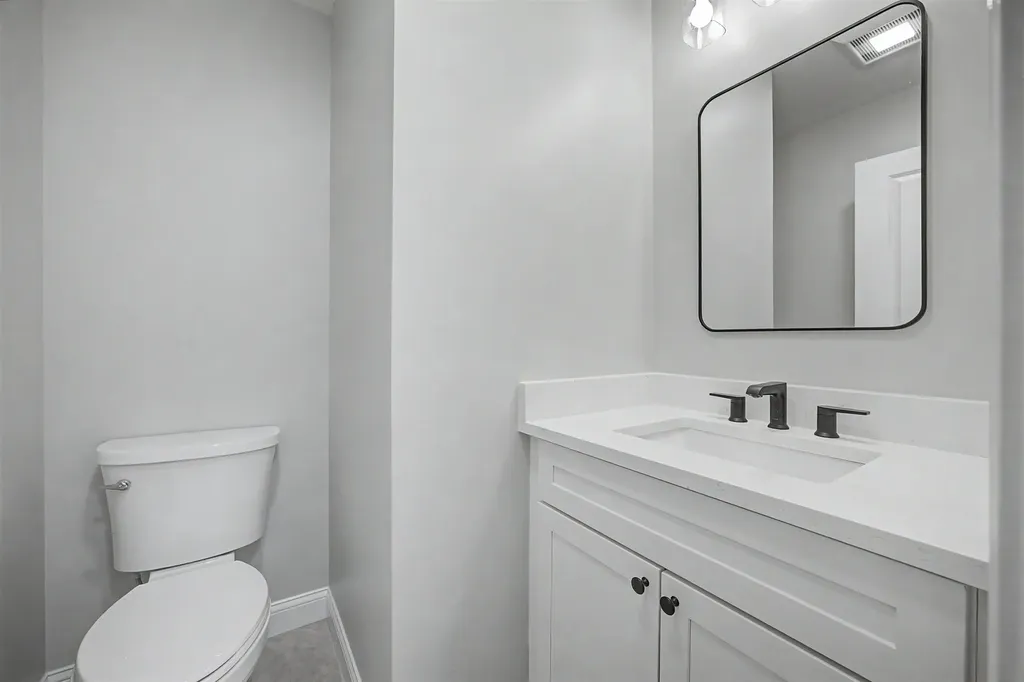 5 Blaisdell Court Raymond NH 03077