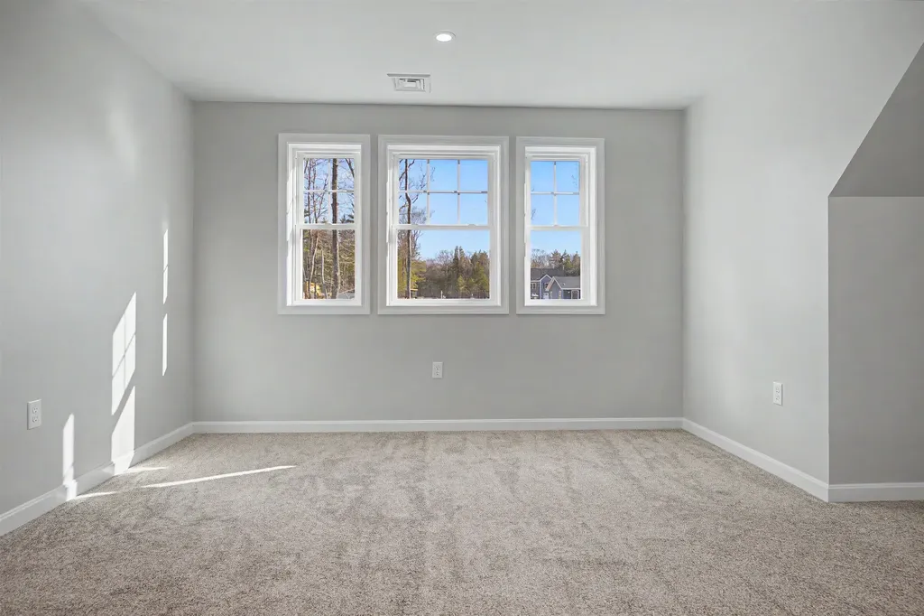 5 Blaisdell Court Raymond NH 03077