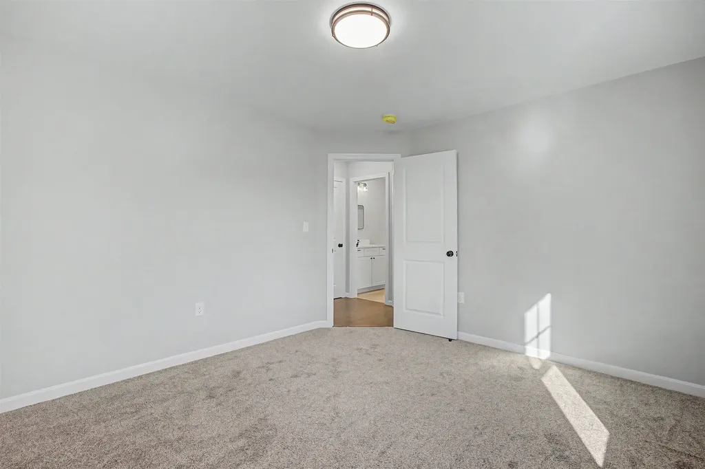 5 Blaisdell Court Raymond NH 03077