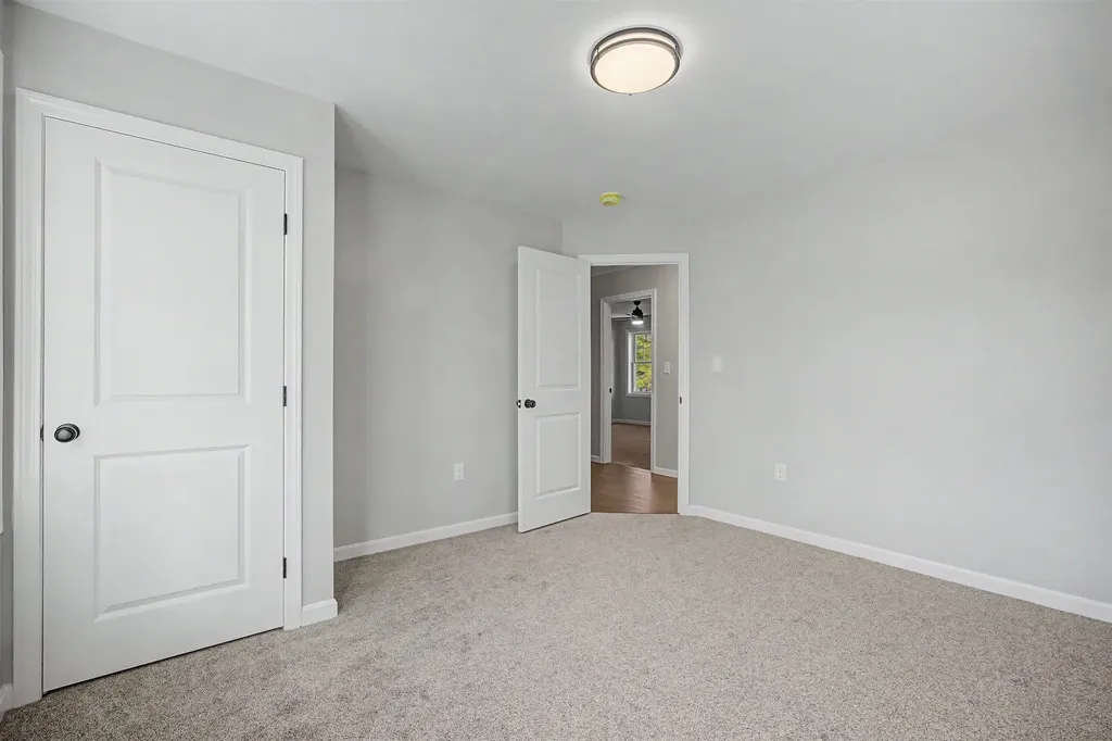 5 Blaisdell Court Raymond NH 03077