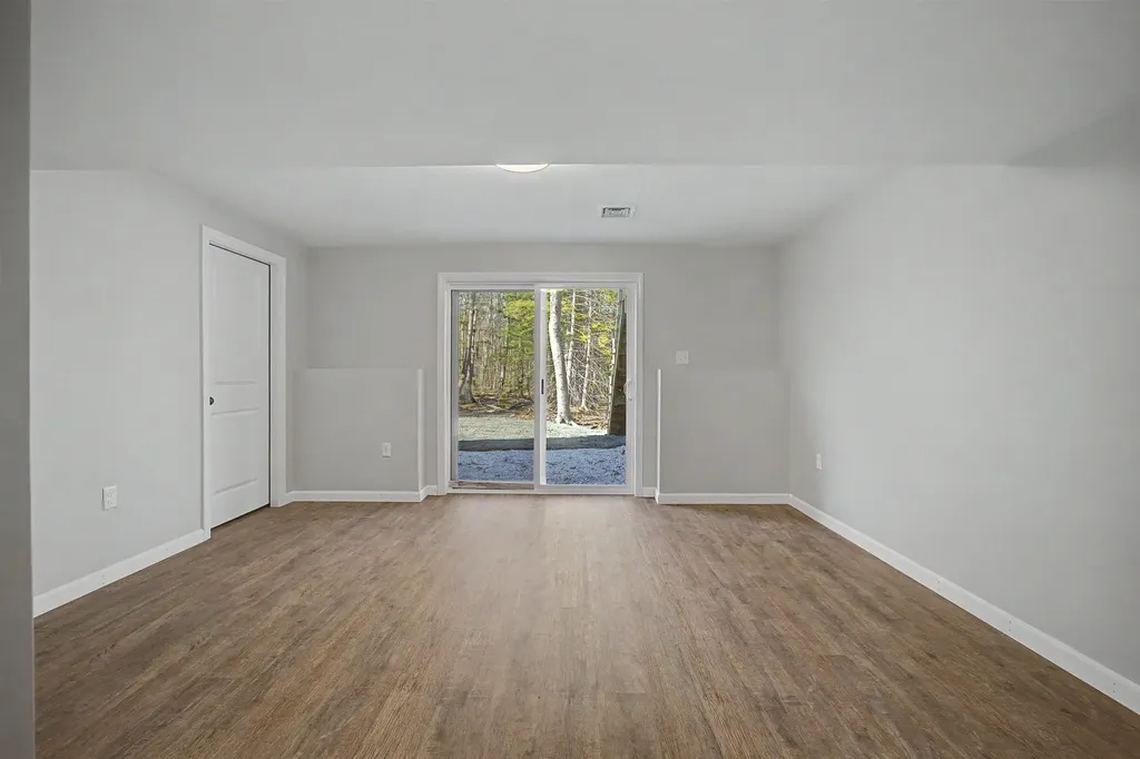 5 Blaisdell Court Raymond NH 03077