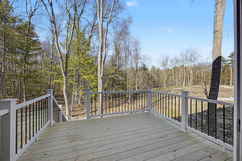 5 Blaisdell Court Raymond NH 03077
