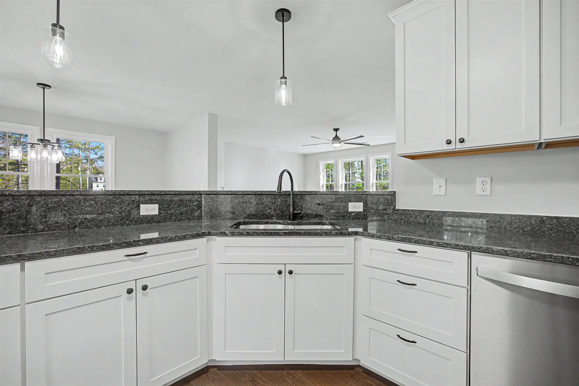 5 Blaisdell Court Raymond NH 03077
