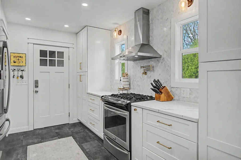49 Helen Avenue South Burlington VT 05403