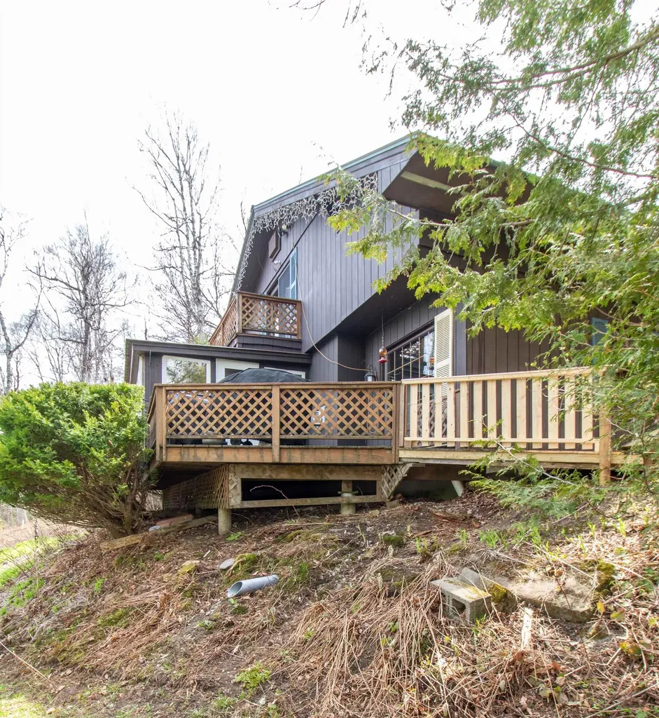 25 Songadeewin Lane Westmore VT 05860