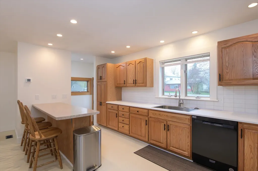 64 Maple Street Chester VT 05143