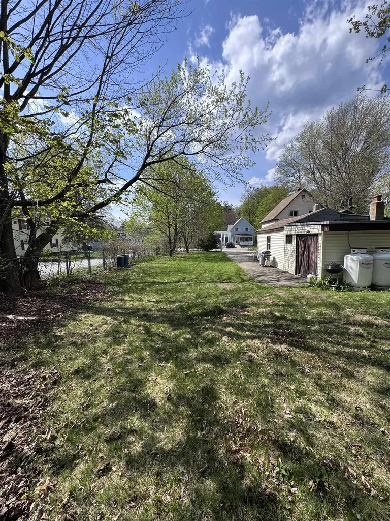 16 Norton Street Derry NH 03038