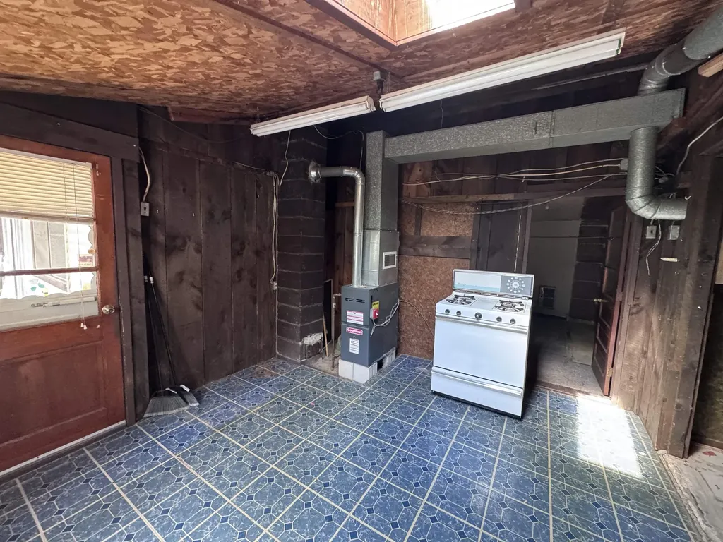 16 Norton Street Derry NH 03038