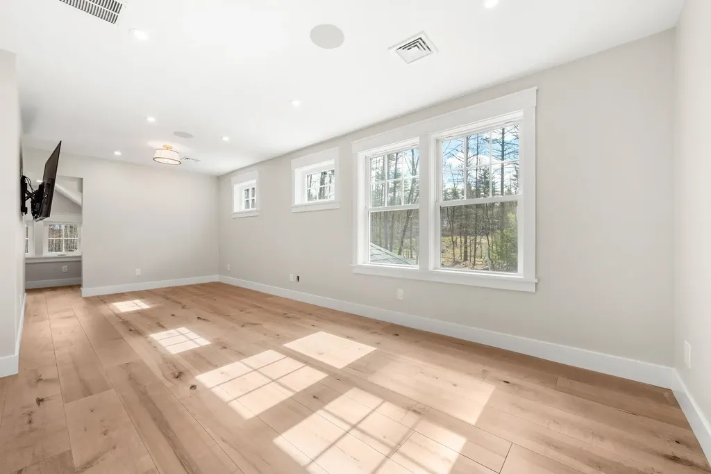 12-41 Knoll Crest Road Bedford NH 03110