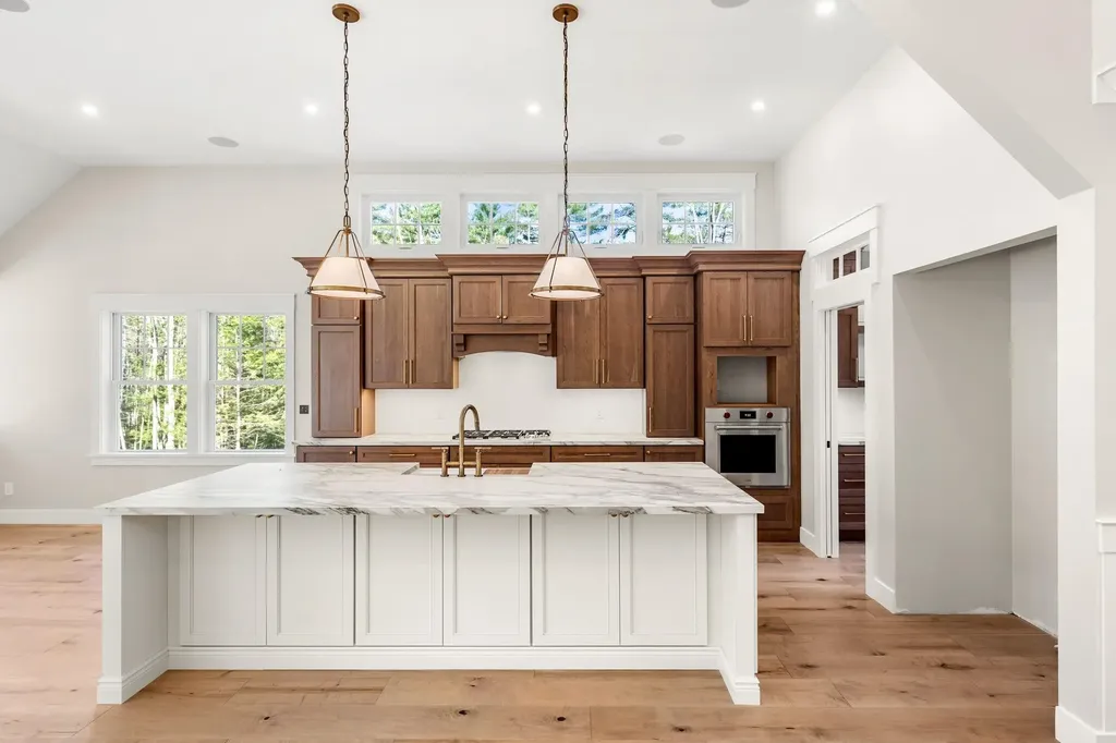 12-41 Knoll Crest Road Bedford NH 03110