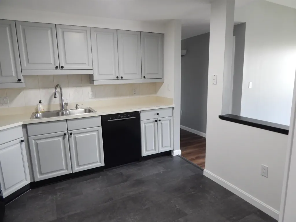 300 River Road Manchester NH 03104