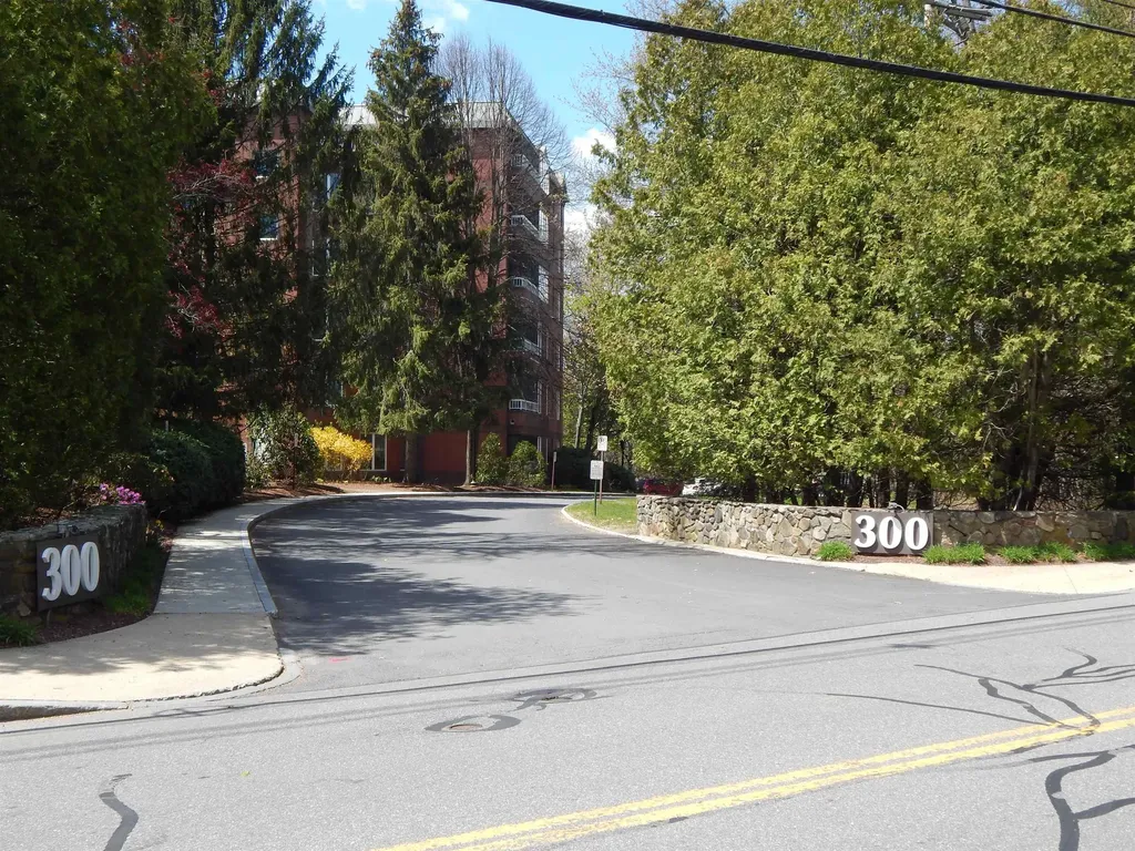 300 River Road Manchester NH 03104