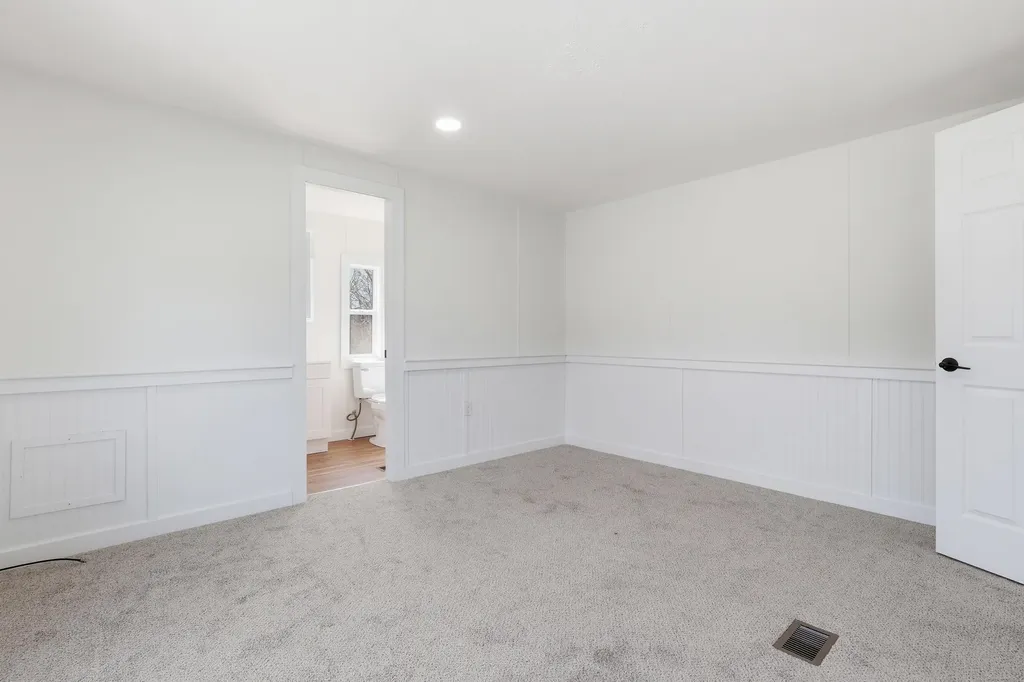 33 Cleo Circle Rochester NH 03868